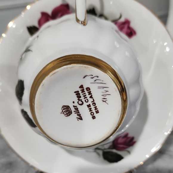 Rose Pattern Teacup and Saucer Set - Picture 2 of 3